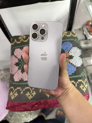 IPhone 15 Pro Max, Б/у, 256 ГБ, Серебристый, 79 %