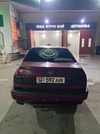 Volkswagen Vento: 1992 г., 1.8 л, Механика, Бензин, Седан