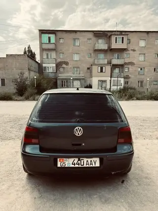 Volkswagen Golf: 2002 г., 1.6 л, Механика, Бензин, Хэтчбэк