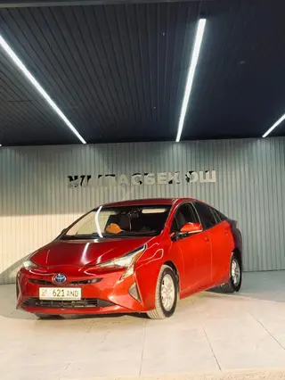 Toyota Prius: 2018 г., 1.8 л, Вариатор, Гибрид, Хэтчбэк