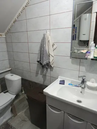 Суточный .Сутка Сутка Сдаётся болшой двух этажный дом со всеми