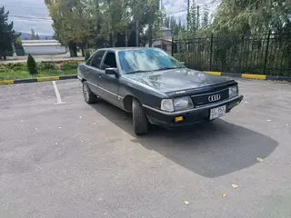 Audi 100: 1988 г., 2.3 л, Механика, Бензин, Седан