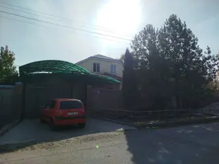 Продается Просторный частный дом с большим ухоженным двором и навесом