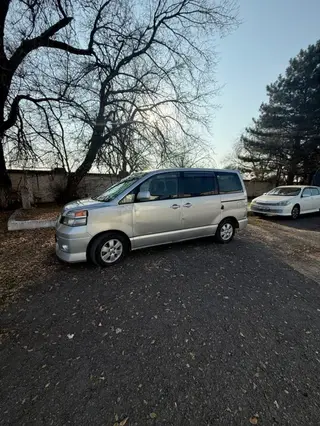 Toyota Voxy: 2002 г., Автомат, Бензин, Минивэн