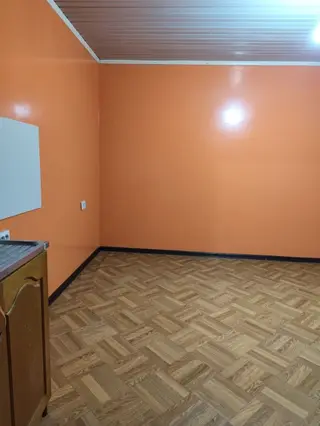 Сдаётся компактная студия/комната с мини‑кухонным блоком