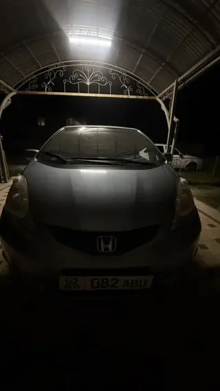 Honda Fit: 2011 г., 1.5 л, Автомат, Бензин, Хэтчбэк
