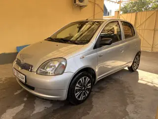 Toyota Yaris: 2000 г., 1.3 л, Автомат, Бензин, Хэтчбэк