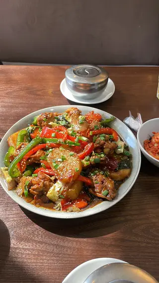 Требуется Помощник повара : Универсал, Корейская кухня, Без опыта