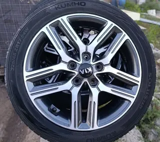 Комплект легкосплавных дисков KIA с летними шинами Kumho Solus TA31