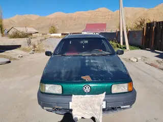 Volkswagen Passat Variant: 1992 г., 1.8 л, Механика, Универсал