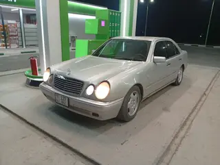 Mercedes-Benz E-Class: 1997 г., 2.3 л, Механика, Бензин, Седан
