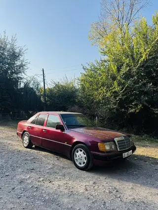 Mercedes-Benz W124: 1990 г., 2 л, Механика, Бензин, Седан