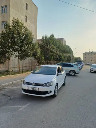 Volkswagen Polo: 2012 г., Механика, Седан