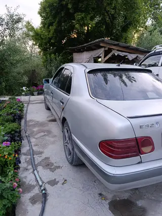 Mercedes-Benz E-Class: 1997 г., 2.2 л, Автомат, Бензин, Седан