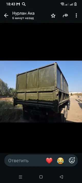 КамАЗ самосвал, 6x4, зеленый. Кузов – высокие бортовые стенки с