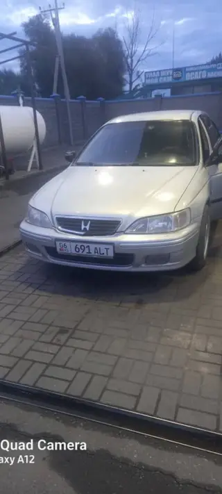 Honda Accord: 2000 г., 1.8 л, Механика, Седан