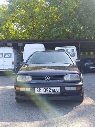 Volkswagen Golf: 1993 г., 1.8 л, Механика, Бензин, Хэтчбэк