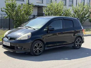 Honda Fit: 2007 г., 1.5 л, Автомат, Бензин, Хэтчбэк