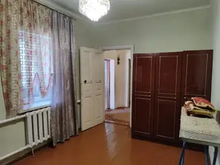 Сдам комнату в частном доме девушке-женщине на длительный срок, район