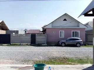 Продаётся жилой дом с ограждённым двором. Особенности: - Один этаж +