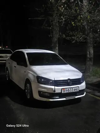 Volkswagen Polo: 2015 г., 1.6 л, Механика, Бензин, Седан