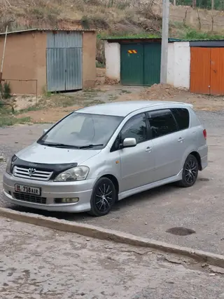 Toyota Ipsum: 2003 г., 2.4 л, Автомат, Бензин, Минивэн