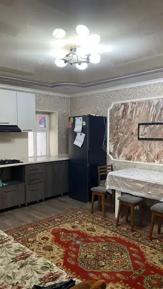 Продается пол дома Бишкек - Коммунарова / Жибек-Жолу - Район западного