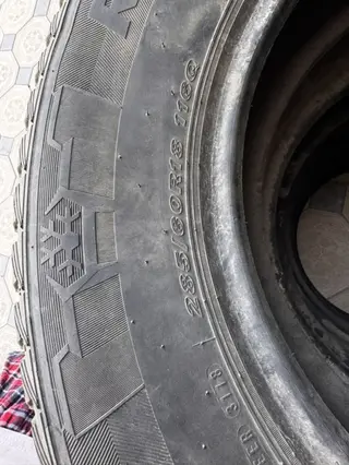 Шины 285 / 60 / R 18, Зима, Б/у, Комплект, Внедорожные (АТ/МТ), Корея, Roadstone