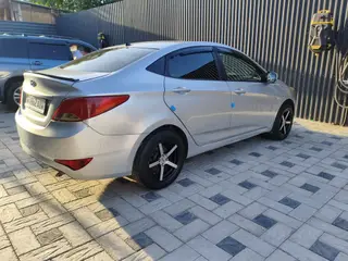 Hyundai Solaris: 2014 г., 1.4 л, Автомат, Бензин, Седан