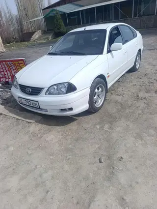 Toyota Avensis: 2001 г., Седан