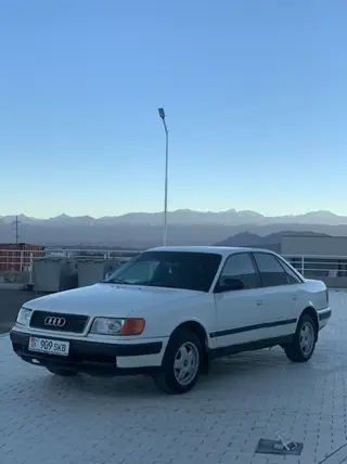 Audi 100: 1991 г., 2 л, Механика, Бензин, Седан