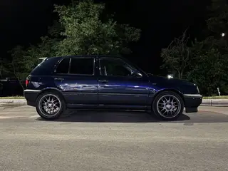 Volkswagen Golf: 1993 г., 1.8 л, Механика, Бензин, Хэтчбэк