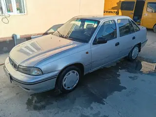 Daewoo Nexia: 2004 г., 1.5 л, Механика, Бензин, Седан