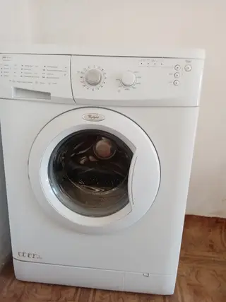 Б.у. стиральная машина Whirlpool, фронтальная загрузка (перестал
