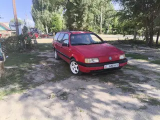 Volkswagen Passat Variant: 1993 г., 1.8 л, Механика, Универсал