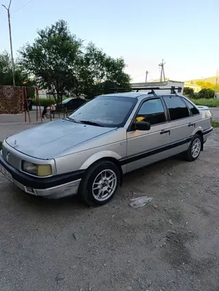 Volkswagen Passat: 1988 г., 1.8 л, Седан