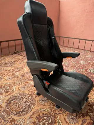 Продаю Премиальное сиденье для sprinter гигант Атего фура полный