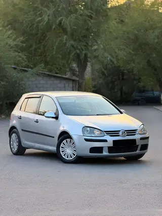 Volkswagen Golf V: 2006 г., 1.6 л, Механика, Бензин, Хэтчбэк