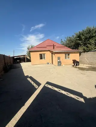 Срочно Продаётся одноэтажный дом с просторным двором,рядом Дордойи