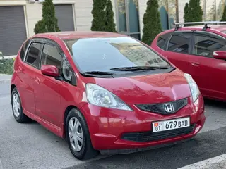 Honda Fit: 2009 г., 1.5 л, Автомат, Бензин, Хэтчбэк