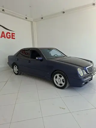 Mercedes-Benz E-Class: 2000 г., 2.4 л, Механика, Бензин, Седан