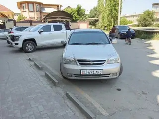 Chevrolet Lacetti: 2007 г., 1.4 л, Механика, Бензин, Седан