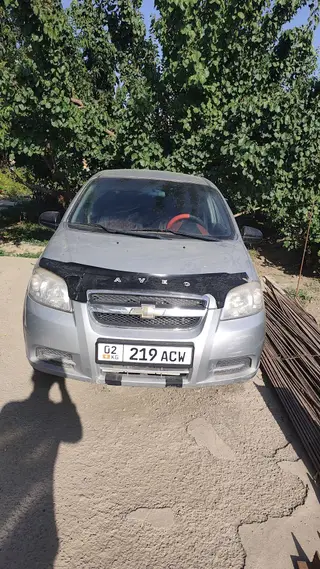Chevrolet Aveo: 2010 г., 1.4 л, Механика, Бензин, Седан