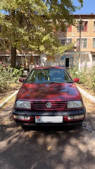 Volkswagen Vento: 1994 г., Бензин, Седан