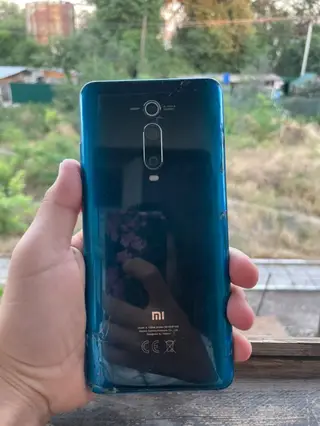 Продаю ми9т 128гб оперативный памяти 6гб дисплей оригиналXiaomi Mi 9T
