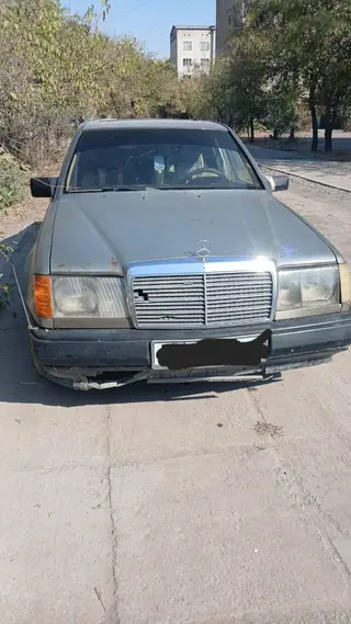 Mercedes-Benz W124: 1987 г., 2.8 л, Механика, Газ, Седан
