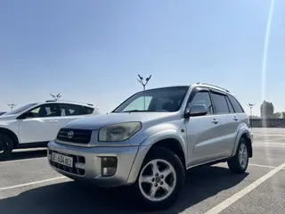 Toyota RAV4: 2001 г., 2 л, Автомат, Бензин, Кроссовер