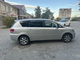 Toyota Ipsum: 2002 г., 2.4 л, Автомат, Газ, Минивэн