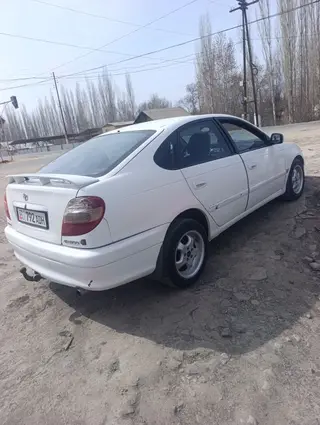 Toyota Avensis: 2001 г., 2 л, Механика, Бензин, Лифтбек