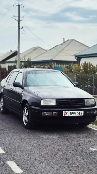 Volkswagen Vento: 1992 г., 2 л, Механика